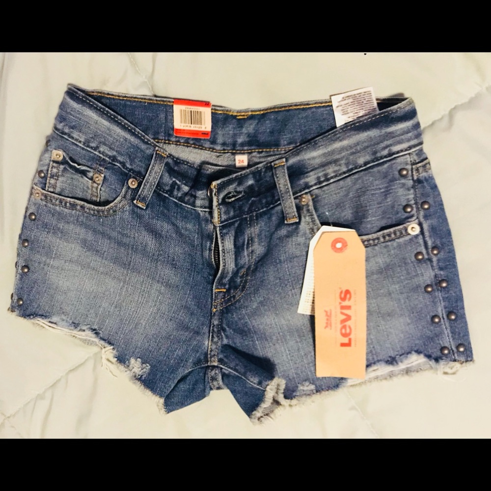 (NWT) LEVI’s high wasted jean cutoff shorts!!!
